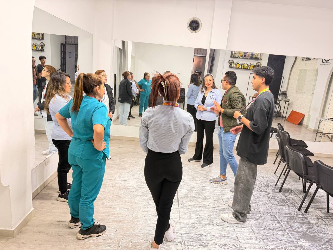 Sesión de asesoría y capacitación presencial en instalaciones de un cliente