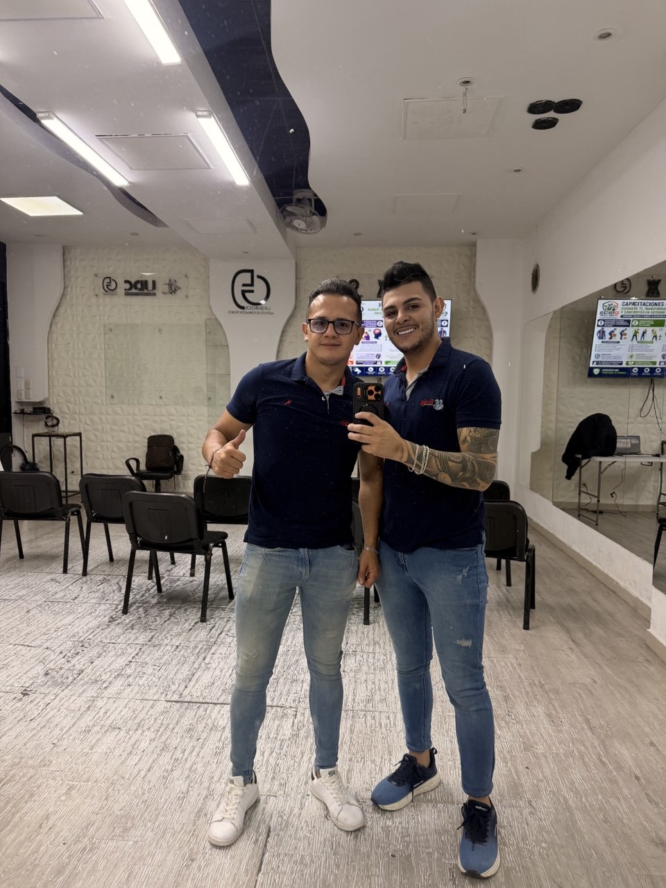 Equipo directivo de ECSIG SG-SST en sala de capacitaciones